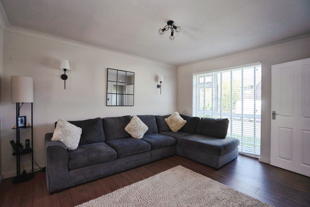 Property photo 3 of 18 Pbox-Img.Jpg