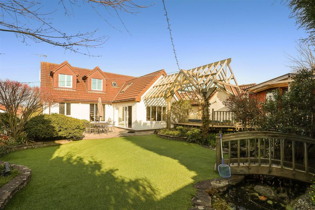 Property photo 3 of 32