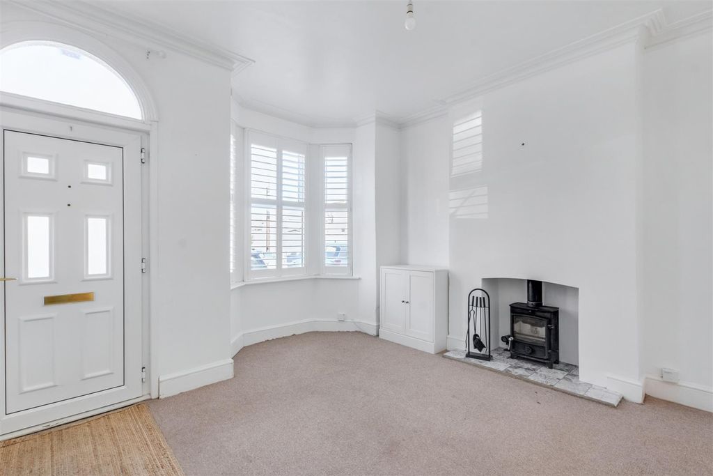 Property photo 3 of 32 Lounge_1.Jpeg