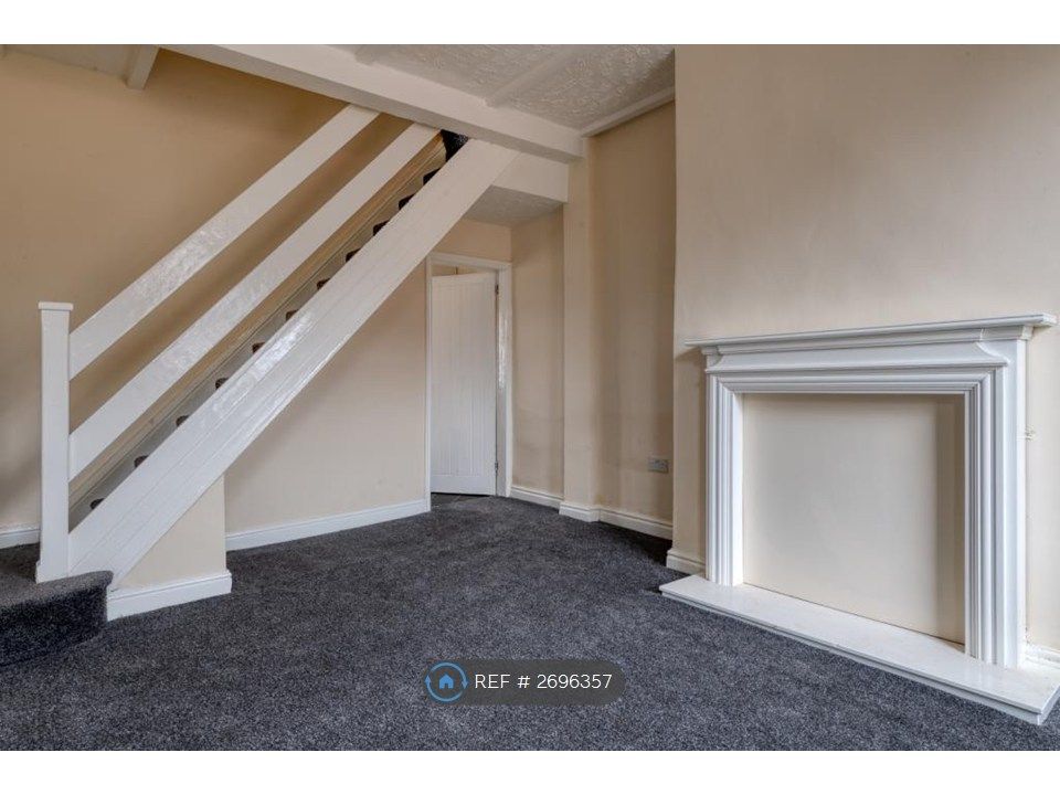 Property photo 2 of 13 Lounge