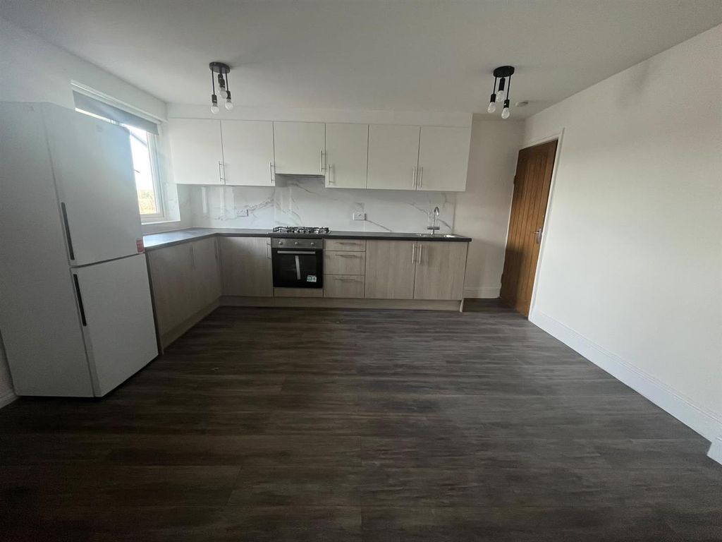 Property photo 3 of 12 Whatsapp Image 2026-10-26 At 16.02.41.Jpeg