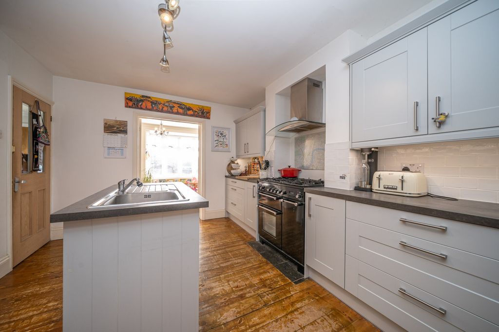 Property photo 3 of 18 Clovelly-07026