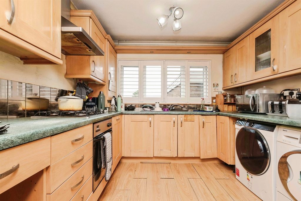 Property photo 3 of 18