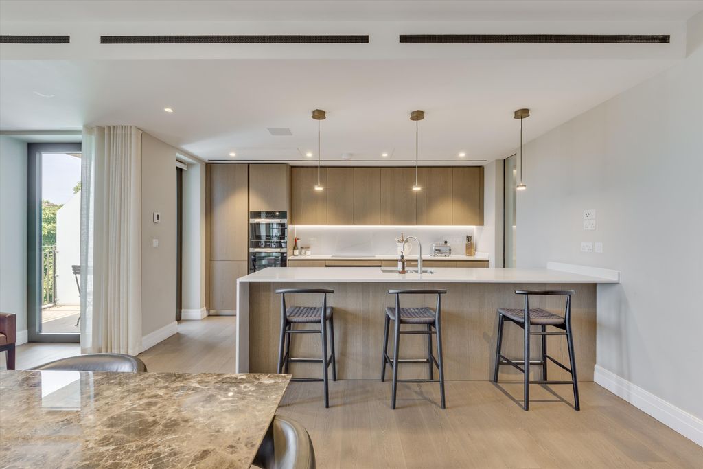 Property photo 3 of 30 Image