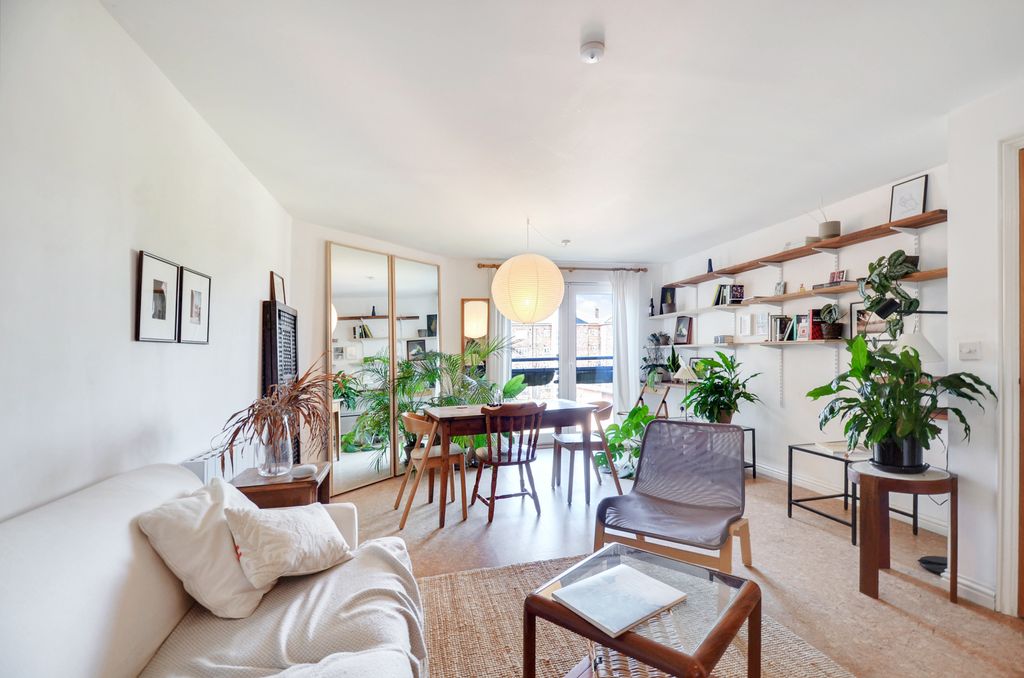 Property photo 3 of 15 Lounge Area_Pic_ (2).Jpg