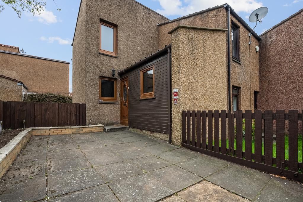 Property photo 2 of 18 Lev1449Pem Front Garden.Jpg