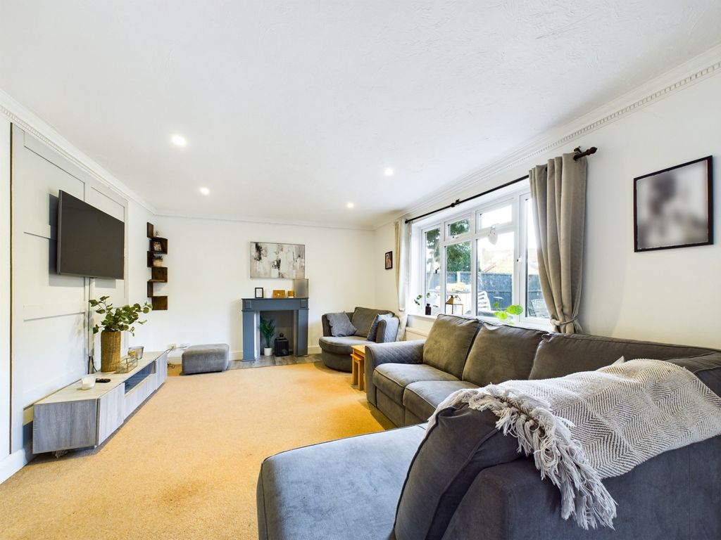 Property photo 2 of 18 Living Room