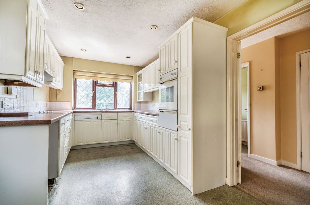 Property photo 3 of 18