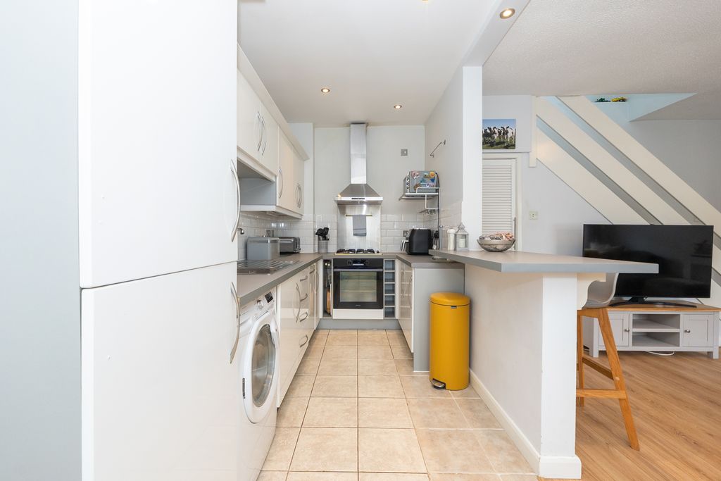 Property photo 3 of 6 Kitchen