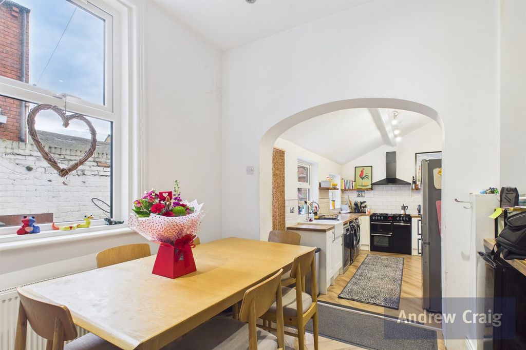 Property photo 3 of 14 Kitchen Breakfast Room