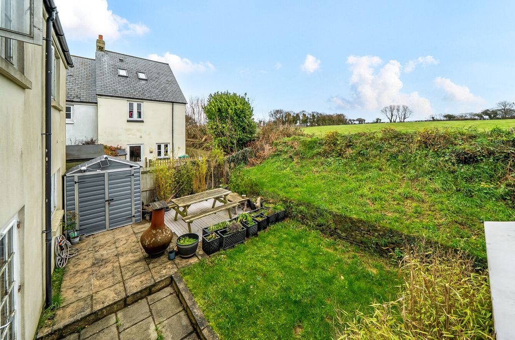 Property photo 2 of 22 1387986-2-693Adca...