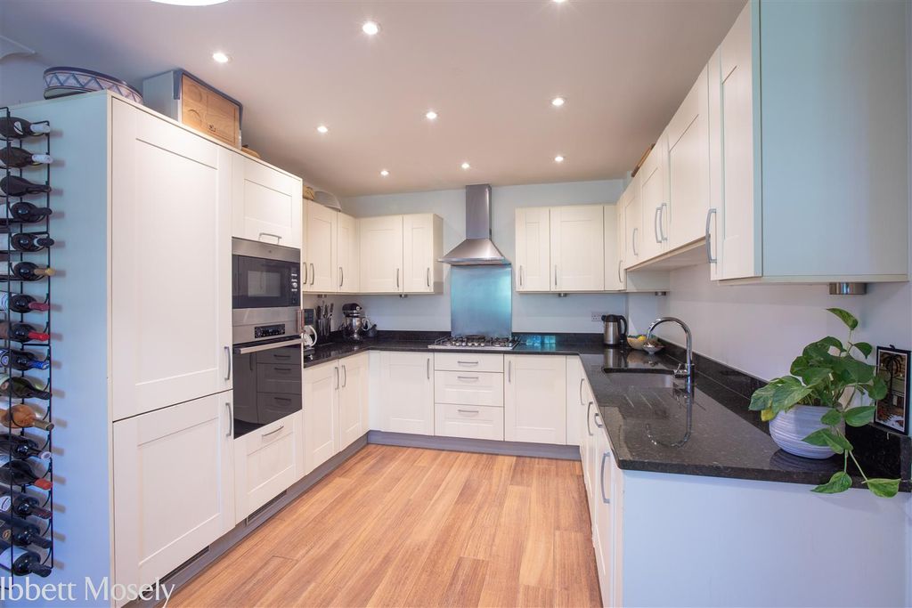 Property photo 3 of 15 19 Kitchen.Jpg