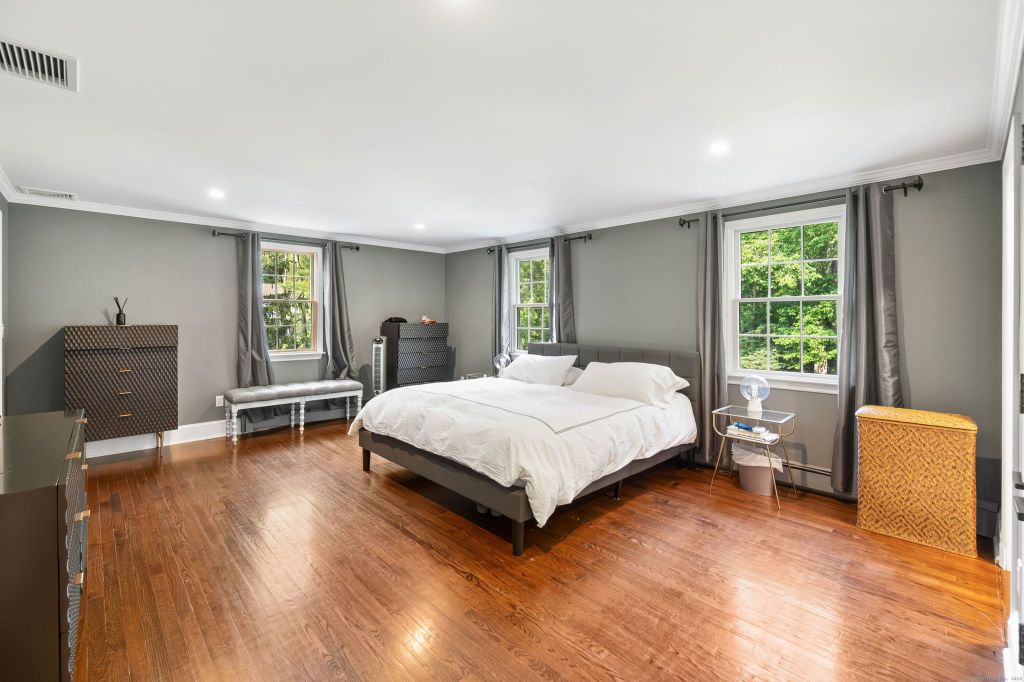 75 Carriage Drive Stamford Ct