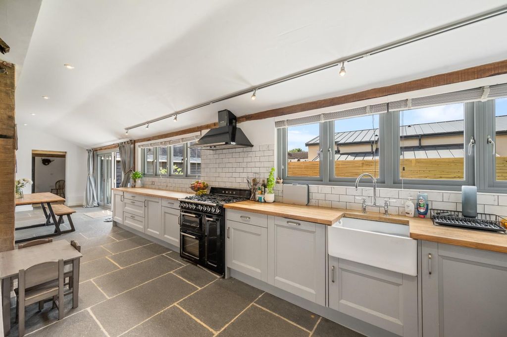 Property photo 3 of 24 Kitchen/Dining Room