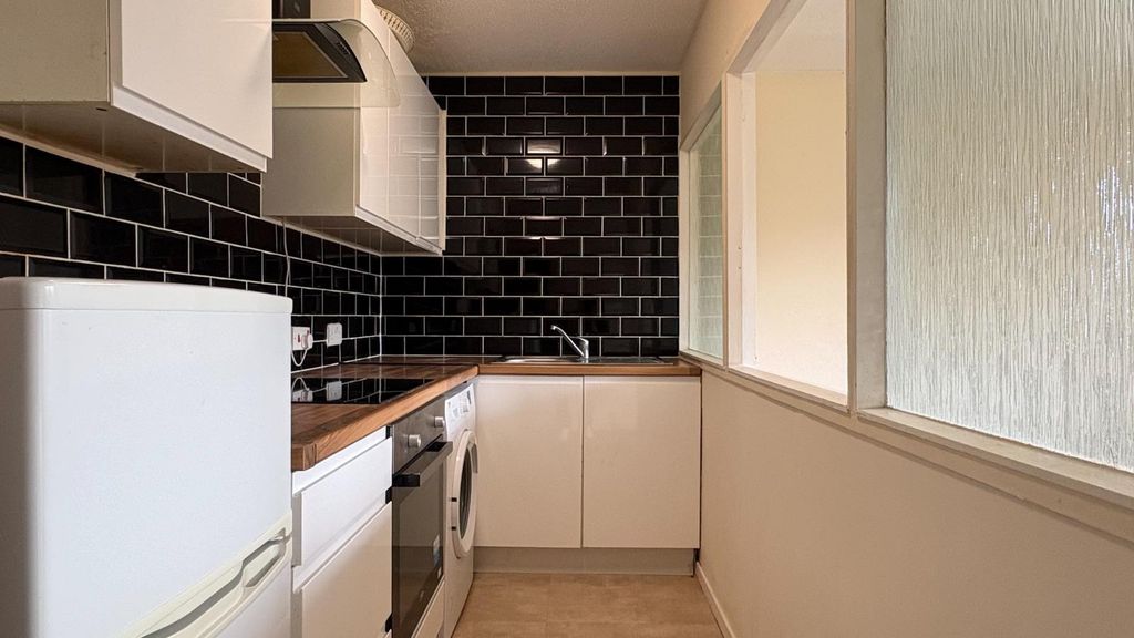 Property photo 2 of 6 Boultwood Rd, E16 House For Sale By Barrain London