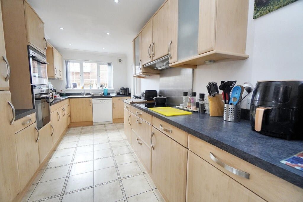 Property photo 2 of 21 29 Tower Kitchen