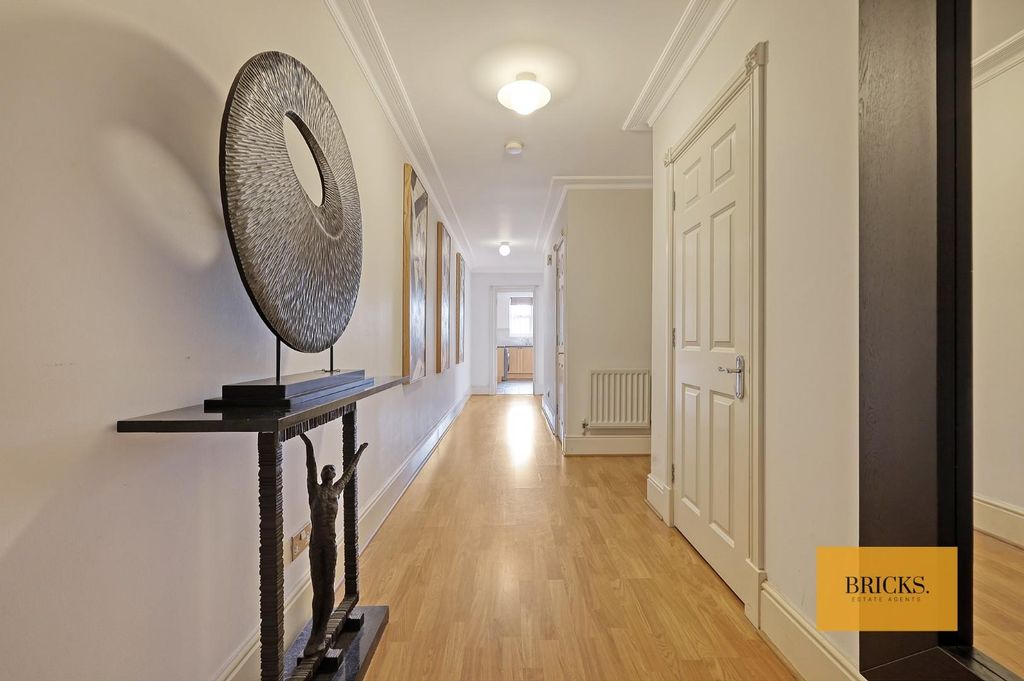 Property photo 2 of 35