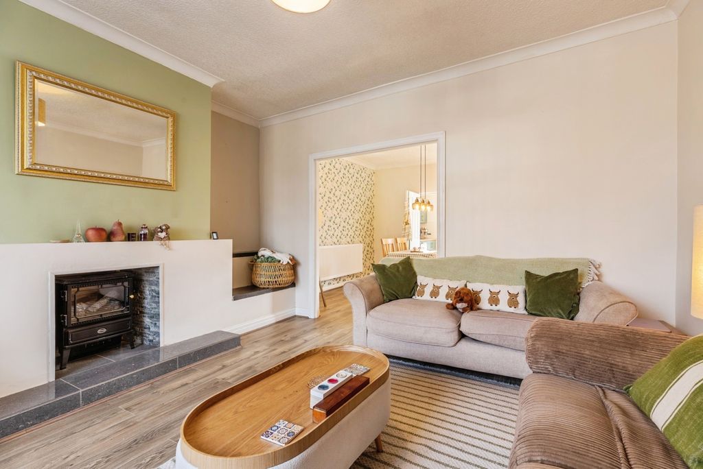 Property photo 2 of 16 Pbox-Img.Jpg