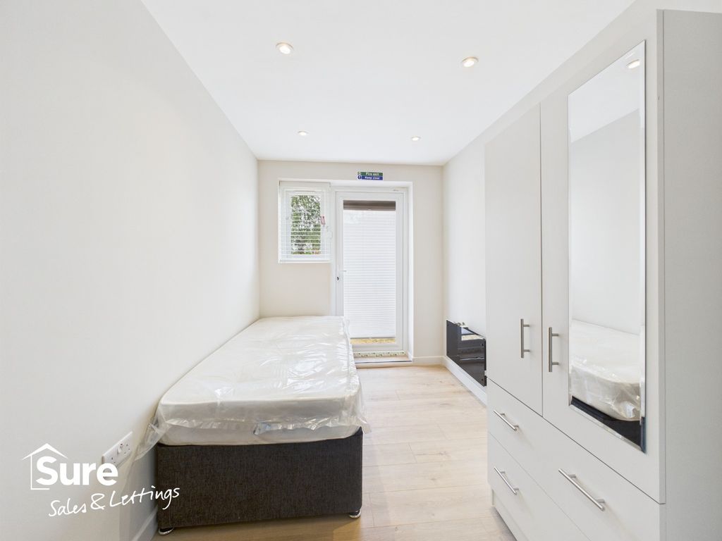 Property photo 3 of 9 4331983