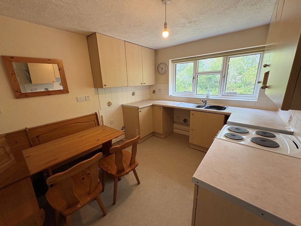 Property photo 3 of 9 Kitchen