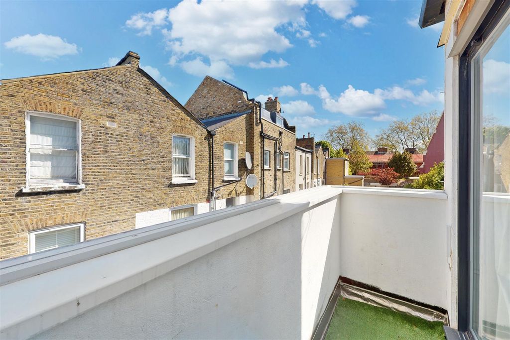 Property photo 2 of 8