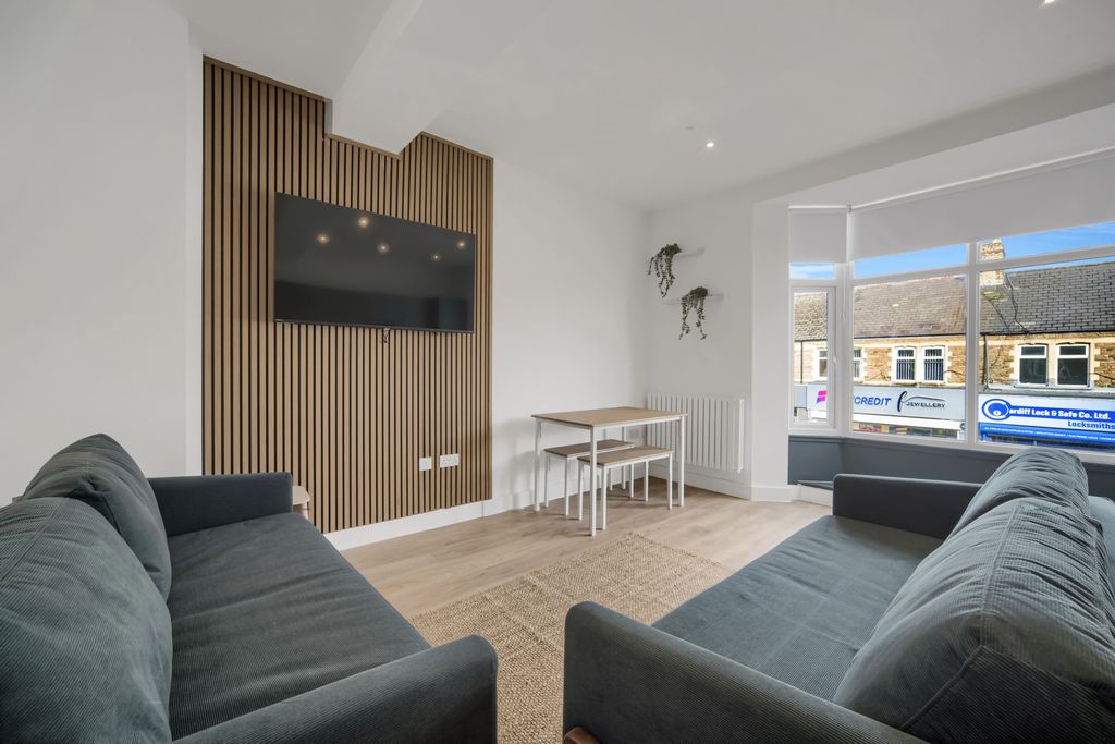 Property photo 1 of 36 Photo 8