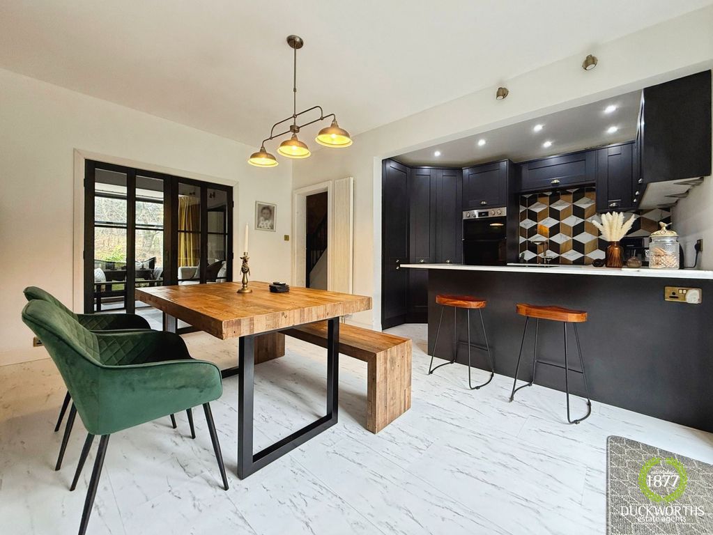 Property photo 3 of 32