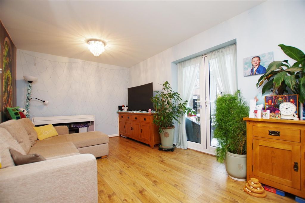 Property photo 3 of 16 Living Room