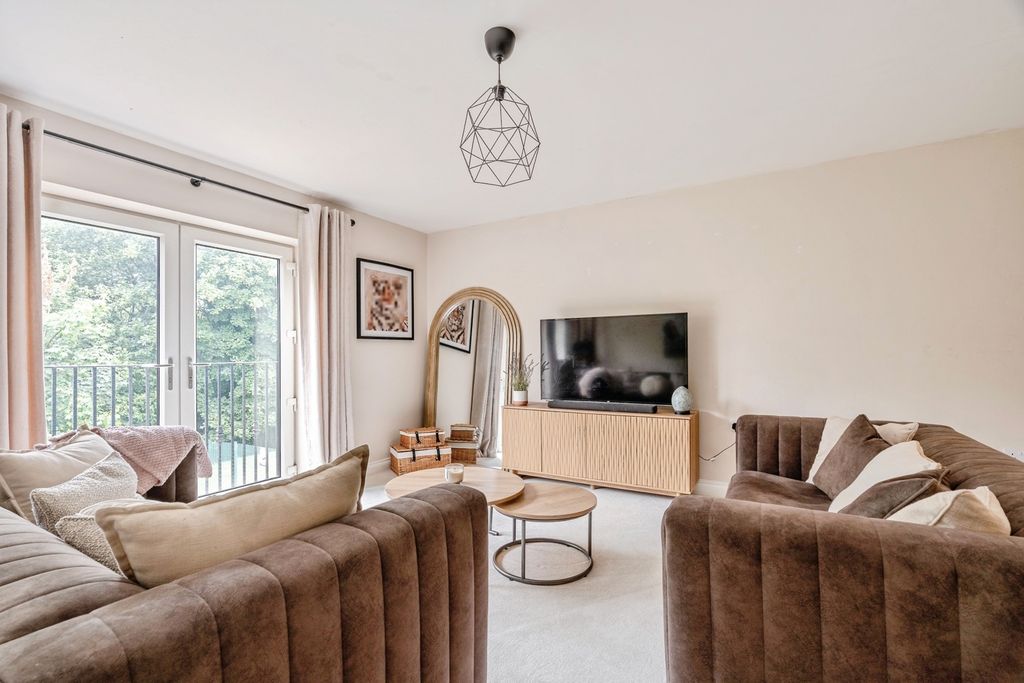Property photo 3 of 34 Pbox-Img.Jpg