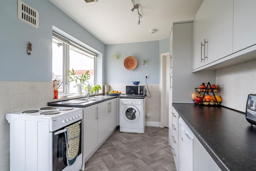 Property photo 3 of 15 Kitchen 1