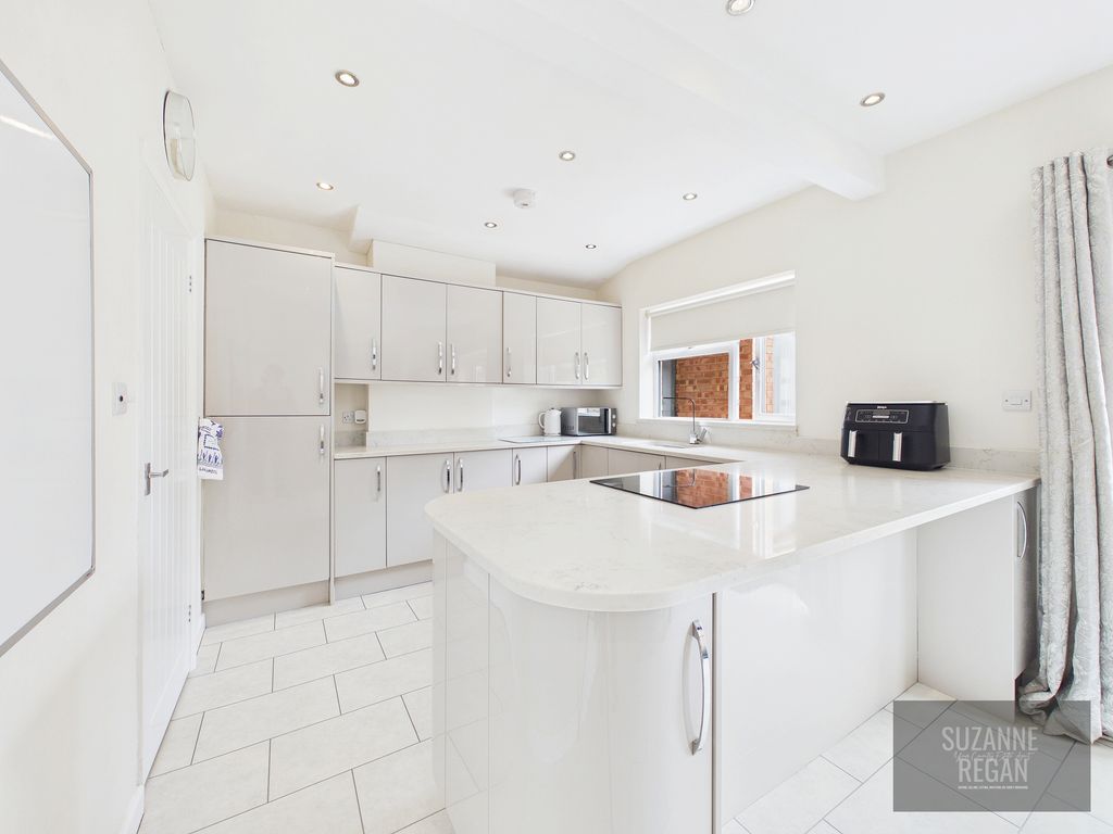 Property photo 1 of 25 Cam05192G0-Pr0339-Still006
