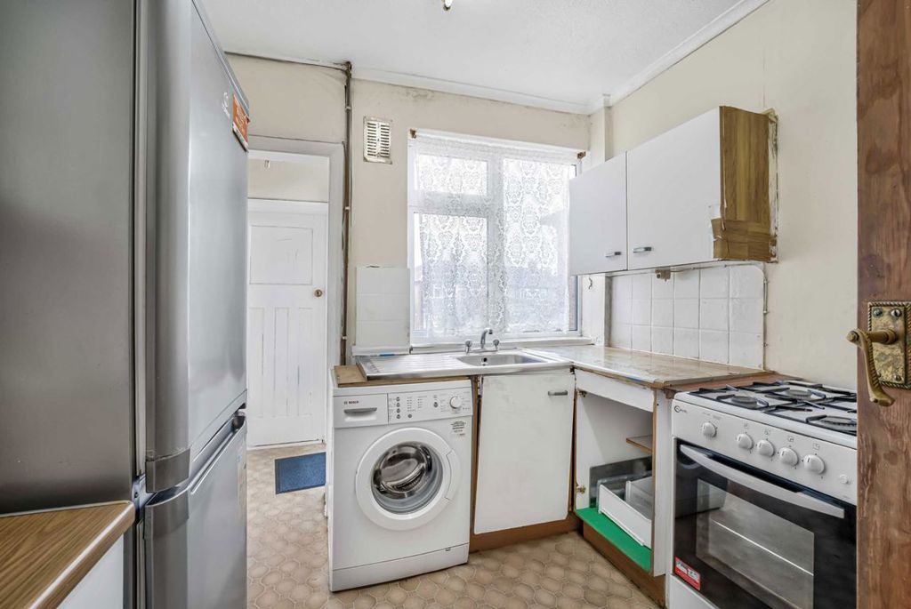 Property photo 3 of 7