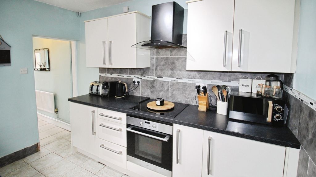 Property photo 3 of 18 Kitchen.Jpg