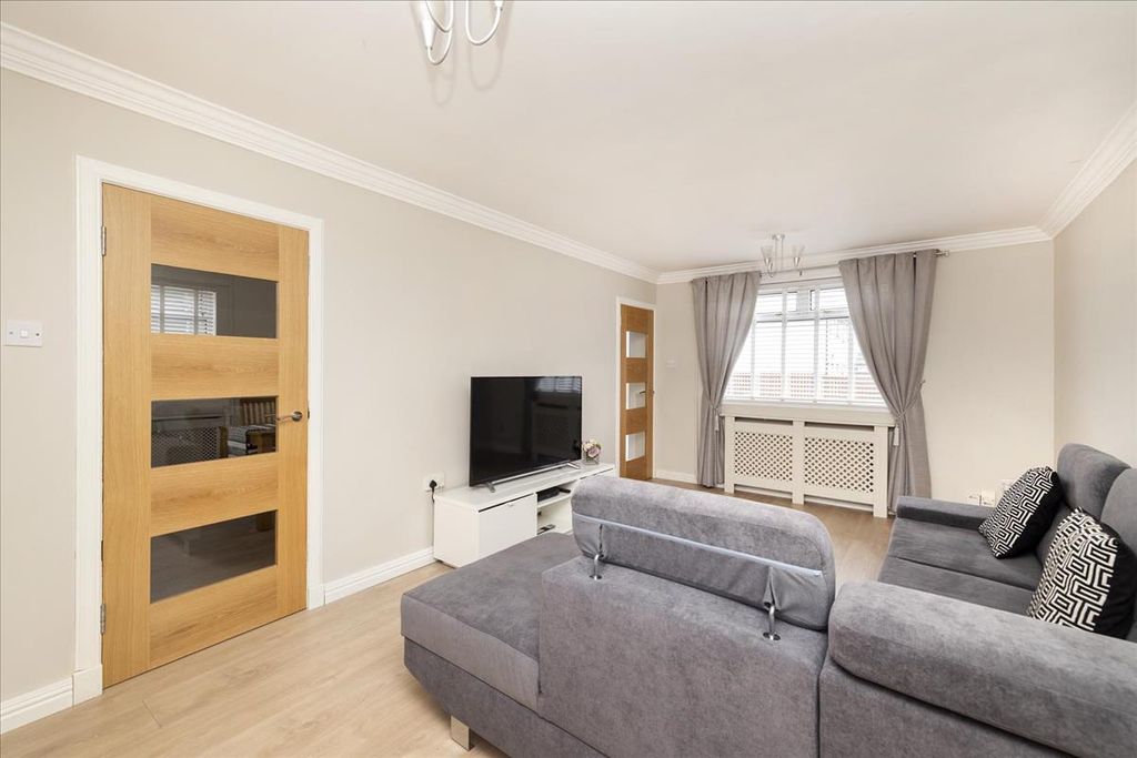 Property photo 3 of 31