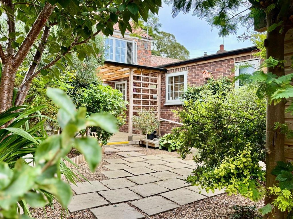 Property photo 2 of 18 Rear Garden