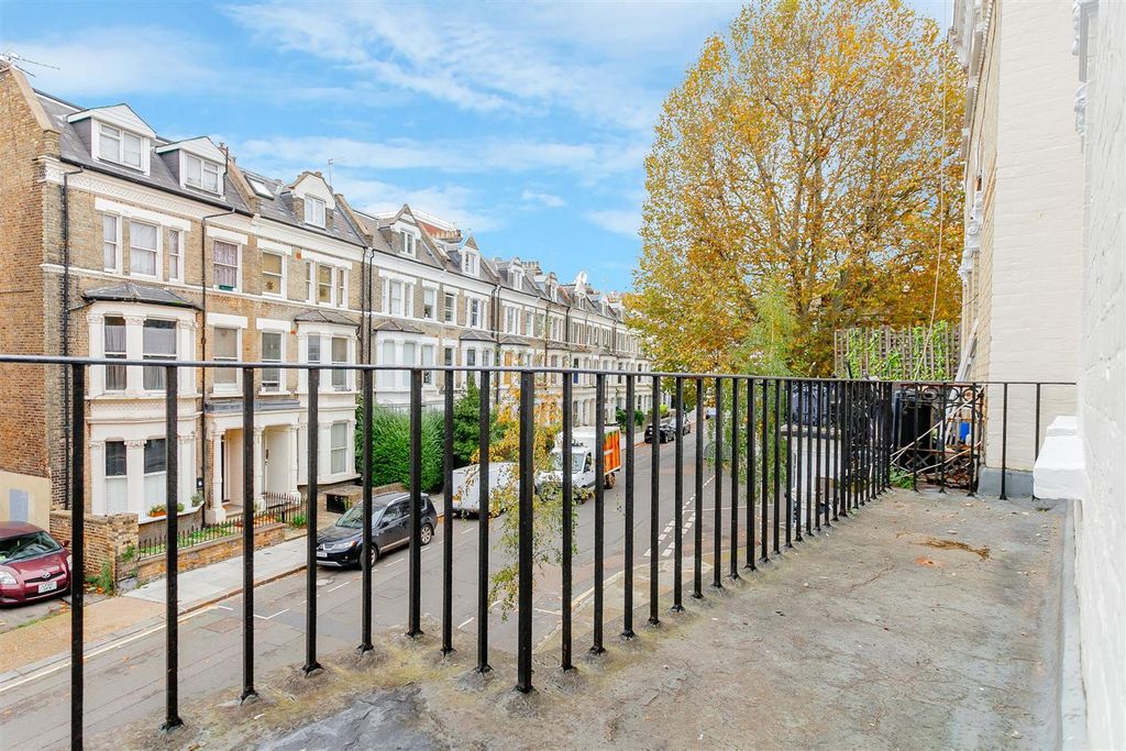 Property photo 2 of 11 Stanwick Road (10).Jpg