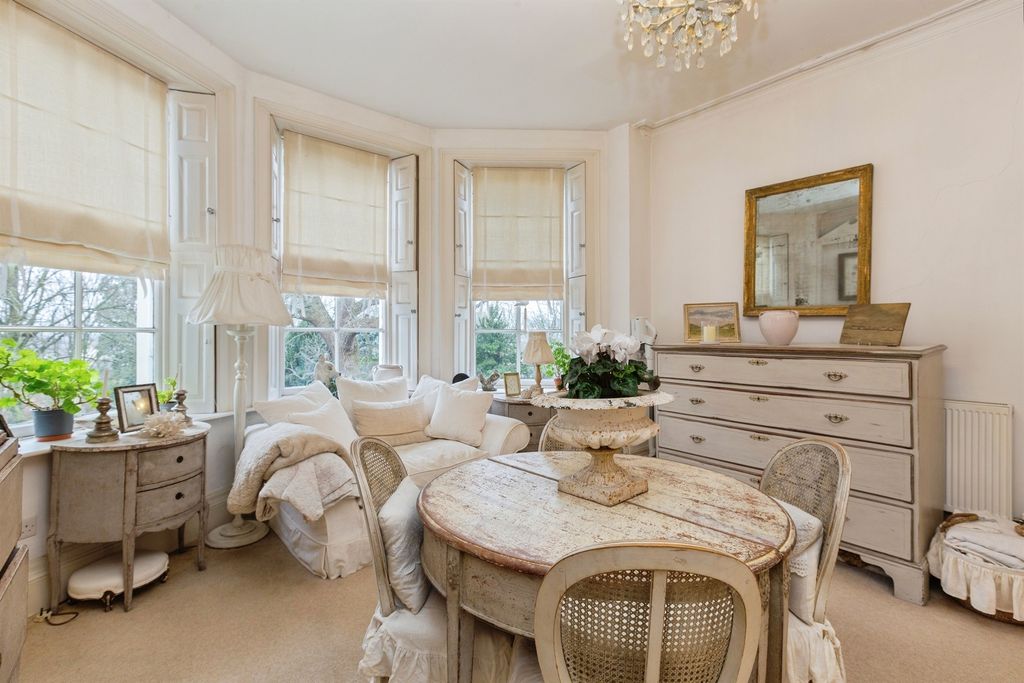 Property photo 3 of 48