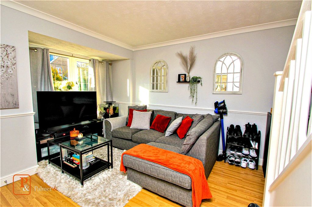 Property photo 2 of 8 Living Space