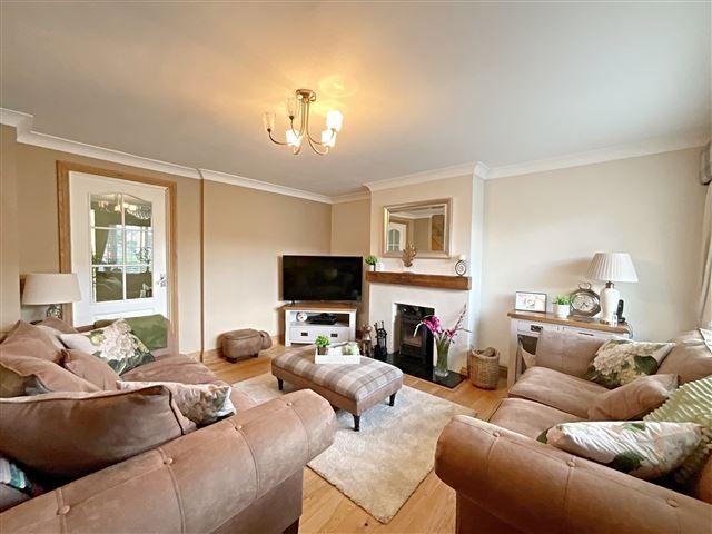 Property photo 3 of 21 Lounge