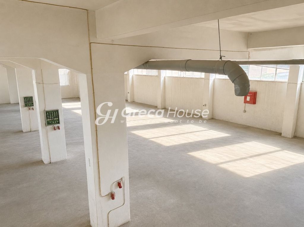 Property photo 2 of 27