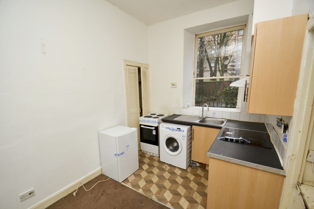 Property photo 2 of 8 4639481