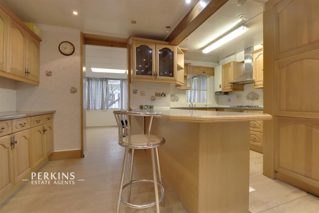 Property photo 1 of 9 Kitchen 1.Jpg