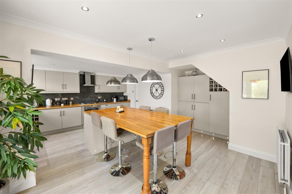 Property photo 3 of 31