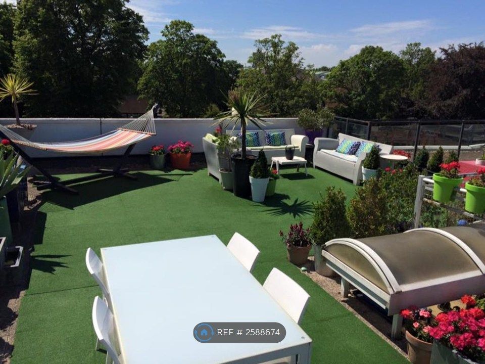 Property photo 3 of 33 Roof Garden