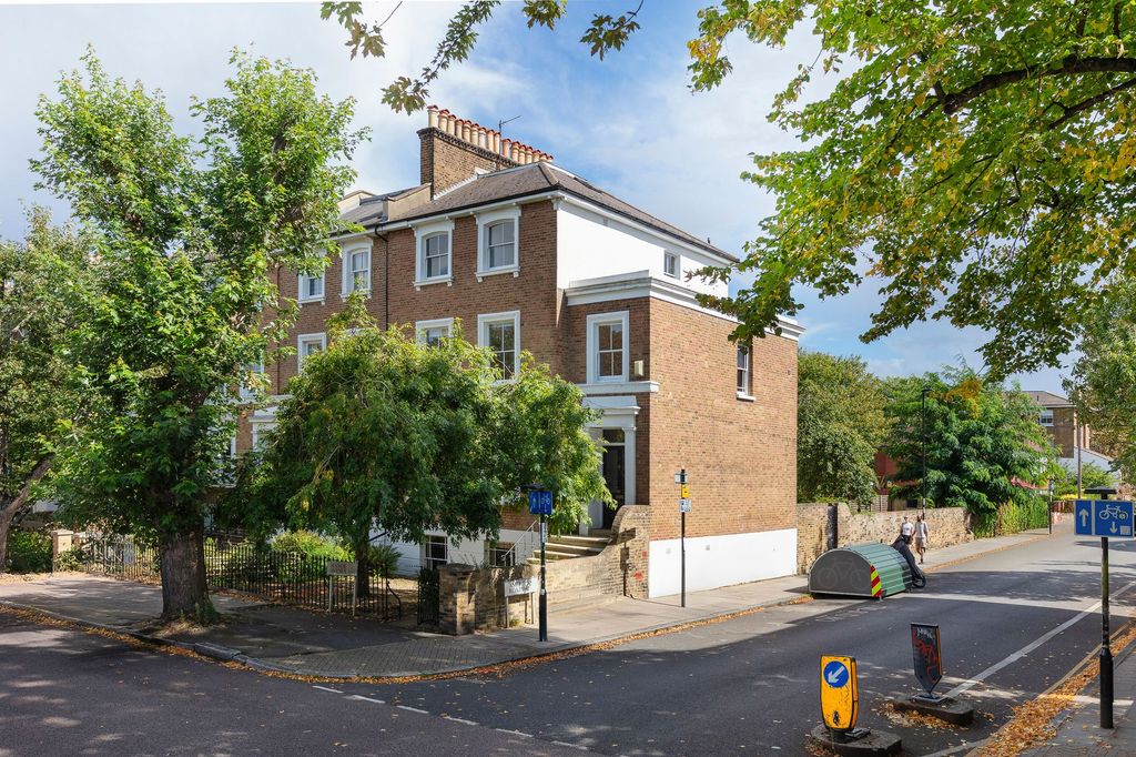 Property photo 1 of 33