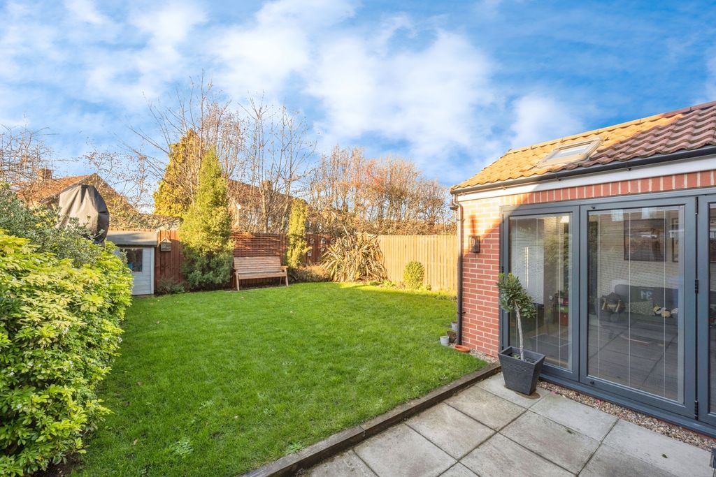 Property photo 3 of 18 Garden