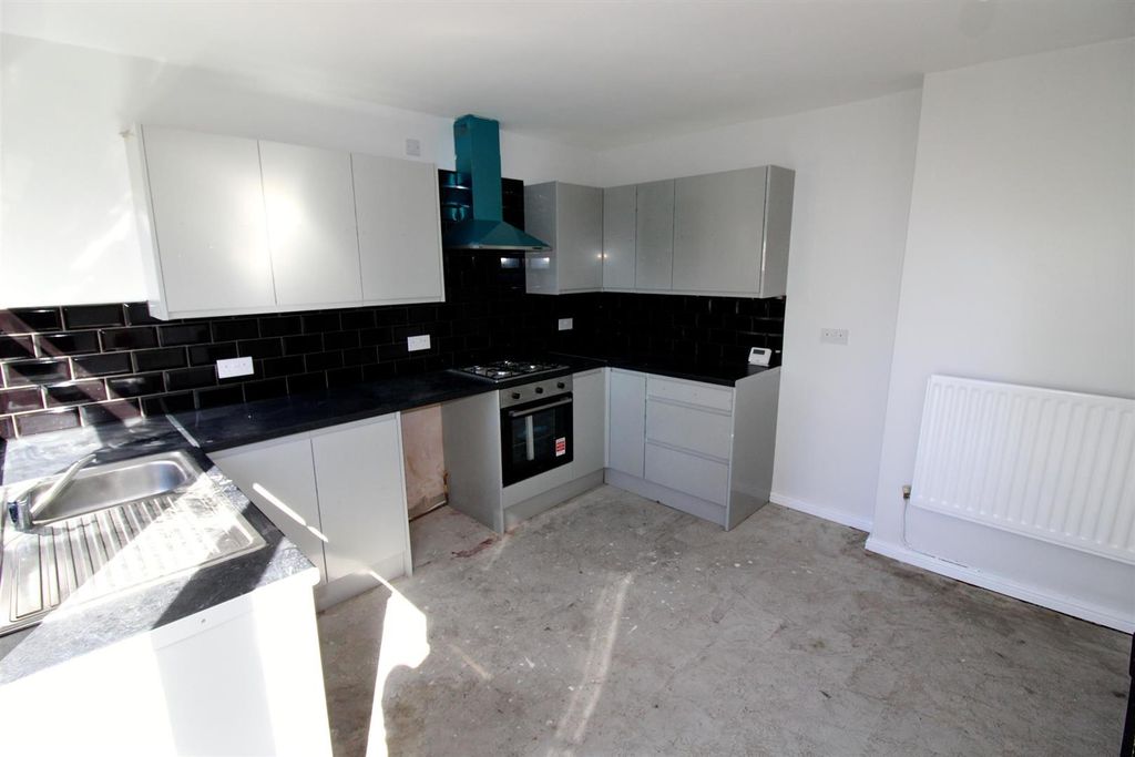 Property photo 2 of 9 Kitchenv.Jpg
