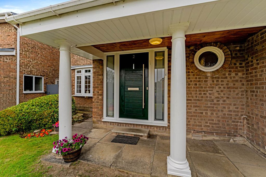 Property photo 2 of 35