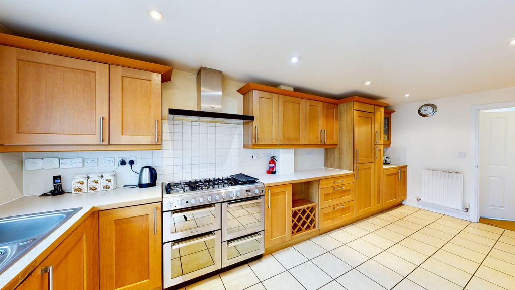 Property photo 3 of 21 Kitchen