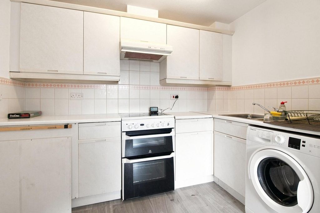 Property photo 2 of 6 Yw1Wox5Oyuc_01Stgcfziq.Jpg
